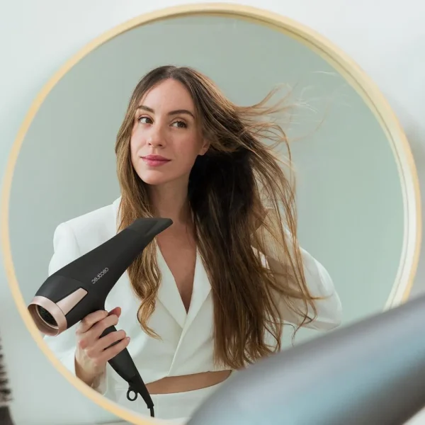 Imagen 8 Secador de pelo iónico de 2400W con motor AC profesional, gran caudal de aire y tecnología Real Ion para un cabello brillante, suave y sin encrespamiento.