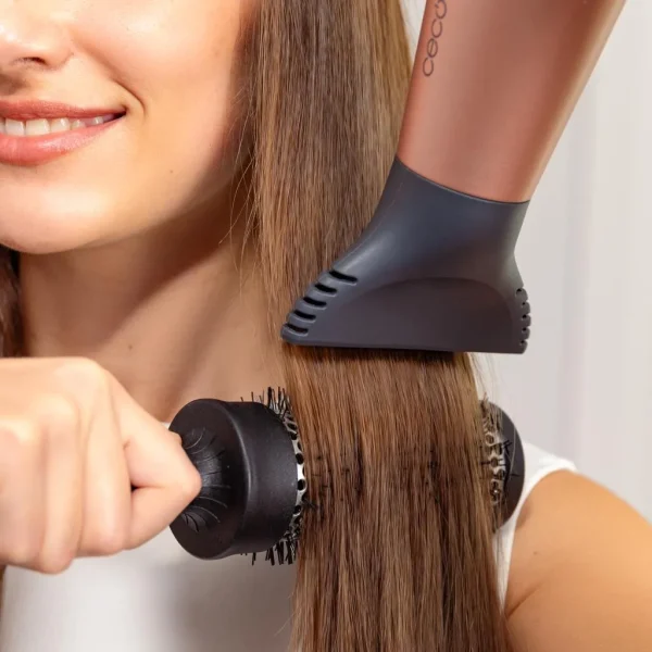 Imagen 7 Secador de pelo digital Bamba IoniCare RockStar Retro con 2000 W, motor de 110000 rpm y tecnología de iones para un cabello brillante y sin encrespamiento.