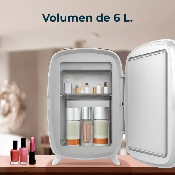 Imagen 4 Conserva tus cosméticos con la Bamba CoolingBeauty 6000 Mirror Rose. Nevera de 6L con espejo LED táctil y funciones de frío y calor para el cuidado facial.