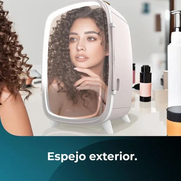 Imagen 5 Conserva tus cosméticos con la Bamba CoolingBeauty 6000 Mirror Rose. Nevera de 6L con espejo LED táctil y funciones de frío y calor para el cuidado facial.