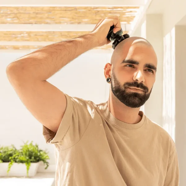 Imagen 8 Afeitadora de cabeza Cecotec Bamba PrecisionCare Skull Shaver con 7 cuchillas flotantes, pantalla digital y base de carga para un afeitado apurado.