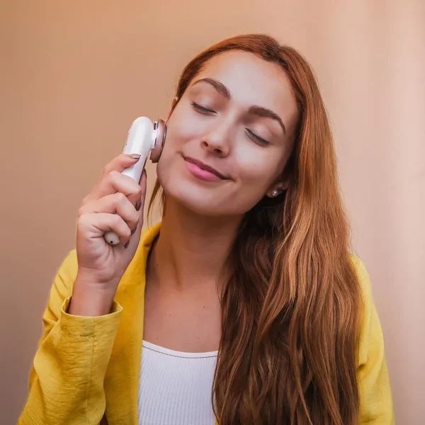 Imagen 7 Masajeador facial Bamba FaceCare LightSonic con fototerapia LED, función calor, vibración y microcorrientes EMS para un tratamiento de rejuvenecimiento completo.