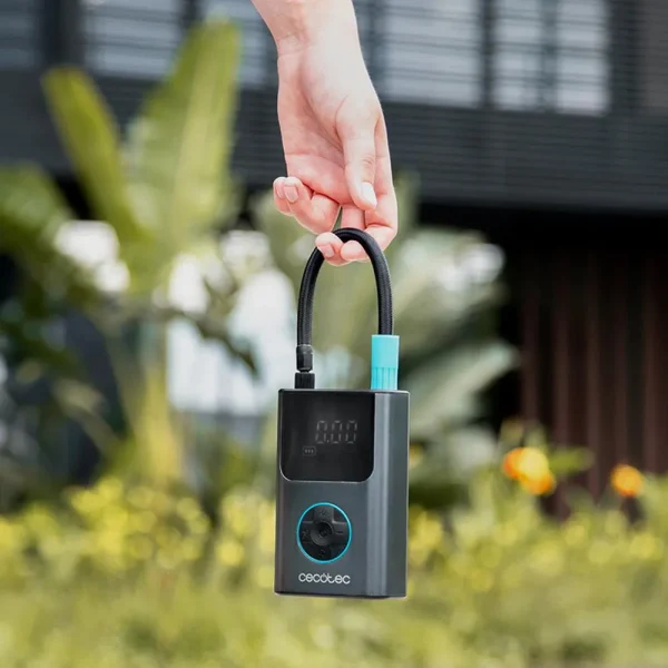 Imagen 4 Inflador eléctrico portátil Cecotec Air Max con batería de 4000 mAh y 7.4V. Ideal para neumáticos de coche, moto, bicis y balones con máxima precisión y rapidez.