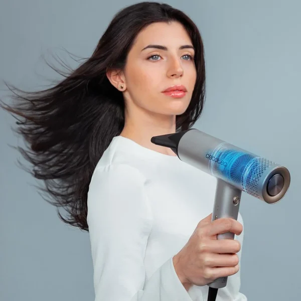 Imagen 8 Secador de pelo digital Cecotec de 2000 W con motor brushless de 105.000 rpm, cuerpo de aluminio, tecnología de iones y control inteligente de calor.