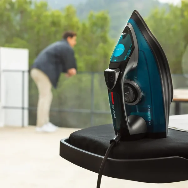Imagen 7 Plancha de vapor Fast&Furious 5060 Ultra de 3200 W con golpe de vapor de 270 g/min y vapor continuo de 70 g/min. Potencia y precisión para un planchado profesional.