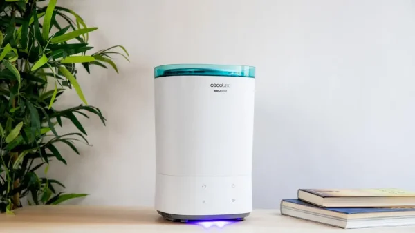 Imagen 7 Mejora el ambiente con el Humidificador BreezeCare 3000 de Cecotec. Depósito de 5,5L, 330 ml/h de vapor, filtro cerámico y autonomía de hasta 24 horas continuas.