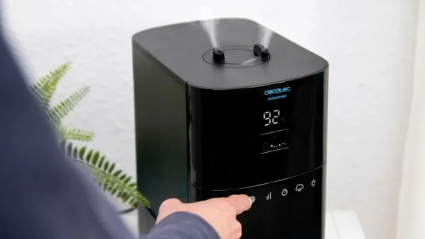 Imagen 6 Humidificador Cecotec Breeze Care 4000 Connected con 6L de capacidad, control Wi-Fi, función Plasma y cobertura de 40 m2 para un aire más puro y saludable.