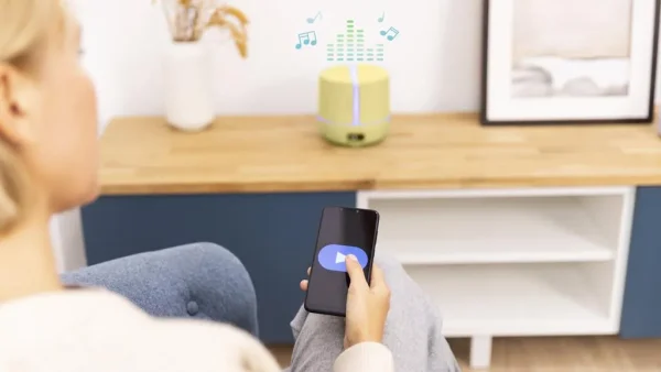 Imagen 4 Difusor de aromas de 500 ml con control por App, altavoz Bluetooth y pantalla LED. Humidificador ultrasónico con cobertura de 30 m² y temporizador de 12 horas.