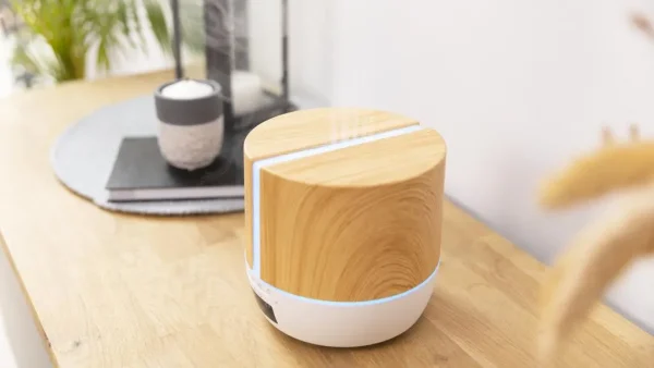 Imagen 6 Difusor de aromas PureAroma 550 Connected White Woody con 500 ml, altavoz Bluetooth, control por App y pantalla LED. Humidificador ultrasónico para 30 m².
