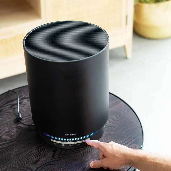 Imagen 3 Purificador de aire Cecotec con 130 CADR, 4 etapas de filtrado y control Wi-Fi. Elimina partículas nocivas en estancias de hasta 40 m³ con eficiencia y bajo consumo.