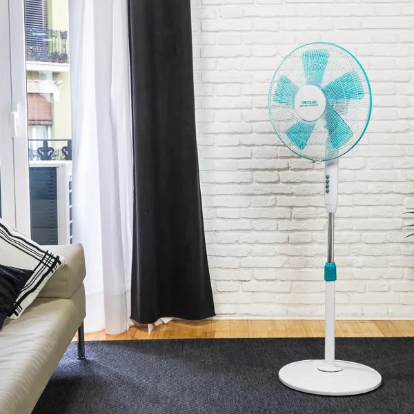 Imagen 3 Ventilador de pie EnergySilence 500 de Cecotec con 40 W, 5 aspas y motor de cobre. Tres velocidades, altura regulable y oscilación automática para aire fresco.