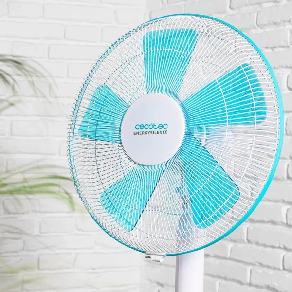 Imagen 6 Ventilador de pie EnergySilence 500 de Cecotec con 40 W, 5 aspas y motor de cobre. Tres velocidades, altura regulable y oscilación automática para aire fresco.