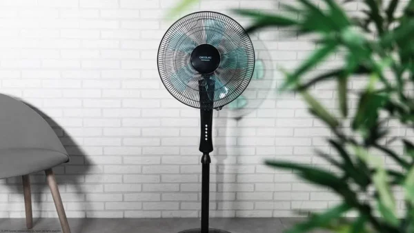Imagen 4 Ventilador de pie Cecotec EnergySilence 530 Power Connected Black de 50 W con 5 aspas, mando a distancia, motor de cobre, 3 velocidades y pantalla LED.