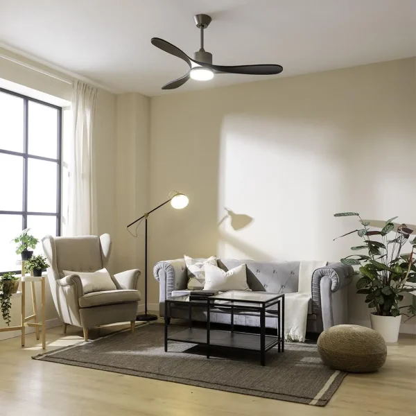 Imagen 5 Ventilador de techo de 52 pulgadas con motor DC de 35 W y acabado gris. Integra luz LED, mando a distancia, temporizador y sistema de inversión de giro.