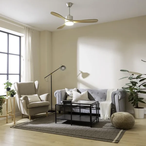 Imagen 5 Ventilador de techo con motor DC de 35 W y 52". Acabado dorado, luz LED, 5 velocidades, mando a distancia y función invierno para climatización eficiente.