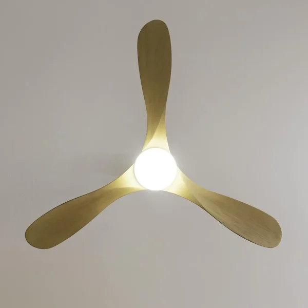 Imagen 6 Ventilador de techo con motor DC de 35 W y 52". Acabado dorado, luz LED, 5 velocidades, mando a distancia y función invierno para climatización eficiente.