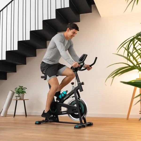 Imagen 2 Bicicleta estática indoor CECOTEC DrumFit 6000 Forcis con volante de inercia de 6 kg, resistencia manual, monitor LCD y calapiés para un pedaleo óptimo.