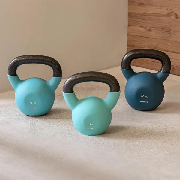 Imagen 4 Pesa rusa DrumFit KettleBell 12000 Neo de 12 kg. Fabricada en hierro fundido con revestimiento de neopreno, agarre ergonómico y diseño fácil de limpiar.