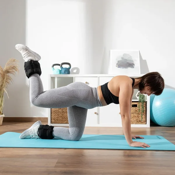 Imagen 2 Set de 2 pesas ajustables DrumFit AnkelBell 2500 Neo para tobillos y muñecas. Peso adaptable de 0,5 a 2,5 kg con sacos de arena y correas de velcro.