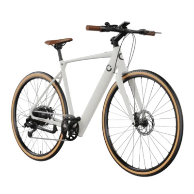 Bicicleta eléctrica Sprint de Cecotec con cuadro de aluminio negro, ruedas de 28 pulgadas y motor eléctrico de 250W