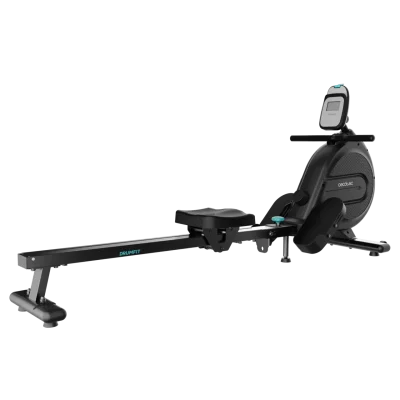 Máquina de remo Cecotec Drumfit Rower 9000 Regatta en color oscuro, mostrando la pantalla LCD, los reposapiés con correas y el sistema de plegado vertical
