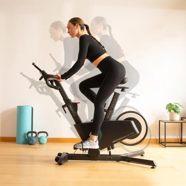 Imagen 7 Bicicleta indoor profesional con motor de 800W y volante de inercia de 10 kg. Destaca por sus 32 niveles de resistencia, 16 de inclinación y conexión a APP.