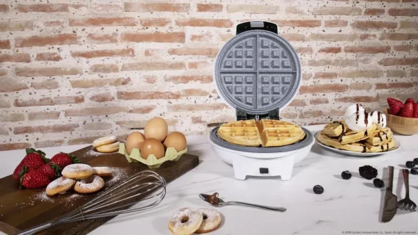 Imagen 6 Gofrera eléctrica 3 en 1 de 700 W con diseño circular. Incluye placas intercambiables con revestimiento RockStone ecológico para gofres, donuts y muffins.