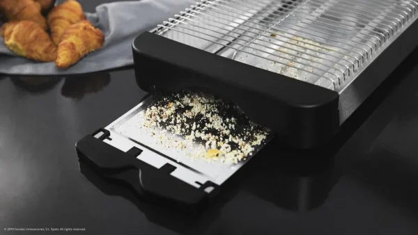 Imagen 3 Tostador plano horizontal de 900 W con 3 resistencias de cuarzo y 6 niveles de potencia. Incluye bandeja recogemigas y hueco recogecables para mayor comodidad.