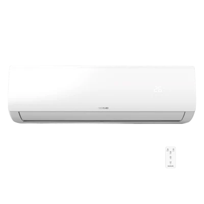Aire acondicionado split AirClima 12000 Smartfresh unidad interior color blanco con pantalla LED encendida y mando a distancia