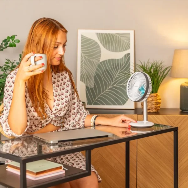 Imagen 3 Ventilador portátil de sobremesa con batería de 4000 mAh y gran autonomía. Incluye oscilación automática, control táctil, carga USB-C y 4 velocidades silenciosas.