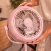 Imagen 3 Ventilador retro EnergySilence 250 ClassicStyle Pink de Cecotec con 25 W, 10 pulgadas y diseño vintage rosa. Eficiente, silencioso y con inclinación ajustable.