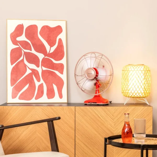 Imagen 5 Ventilador de sobremesa retro de 45 W con 30 cm de diámetro. Cuenta con 3 velocidades, oscilación automática, 4 aspas y elegante acabado metálico cromado.