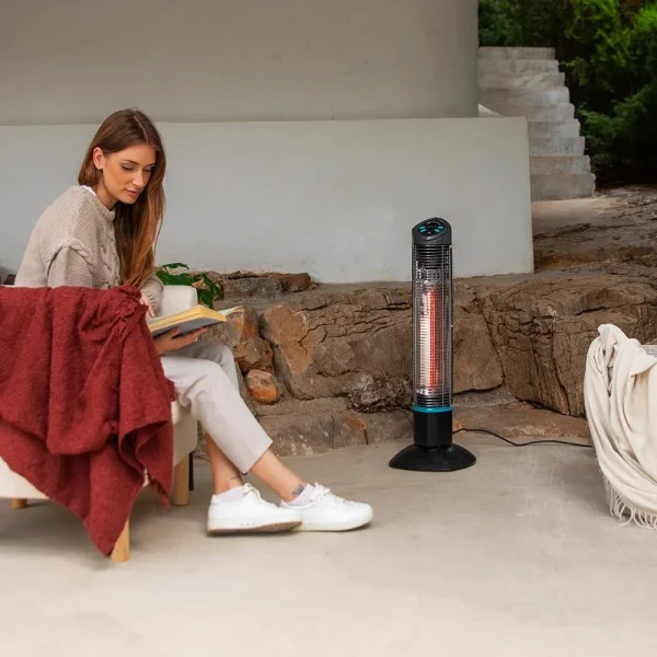 Imagen 4 Calefactor de exterior de torre con tecnología halógena y oscilación. Disfruta de calor inmediato, protección IP55 y control remoto para tu terraza o jardín.