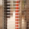 Imagen 5 Calefactor de exterior de torre con tecnología halógena y oscilación. Disfruta de calor inmediato, protección IP55 y control remoto para tu terraza o jardín.