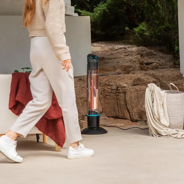Imagen 6 Calefactor de exterior de torre con tecnología halógena y oscilación. Disfruta de calor inmediato, protección IP55 y control remoto para tu terraza o jardín.