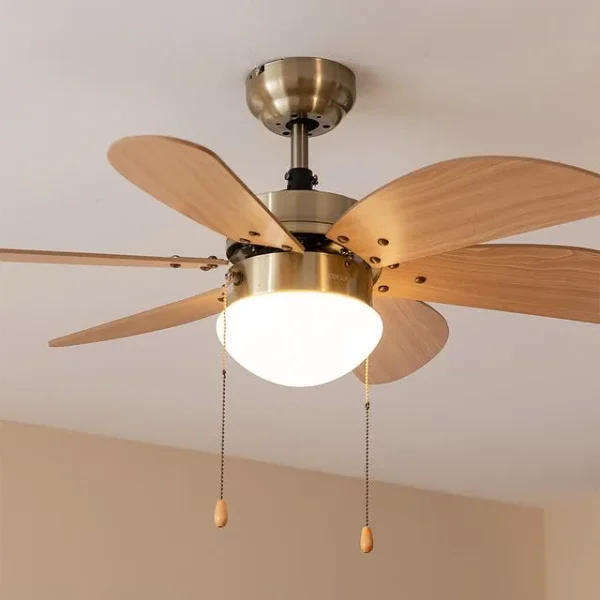 Imagen 5 Ventilador de techo de 36” con luz y aspas reversibles. Motor de 50 W, 3 velocidades y función verano/invierno para máxima eficiencia energética y confort.