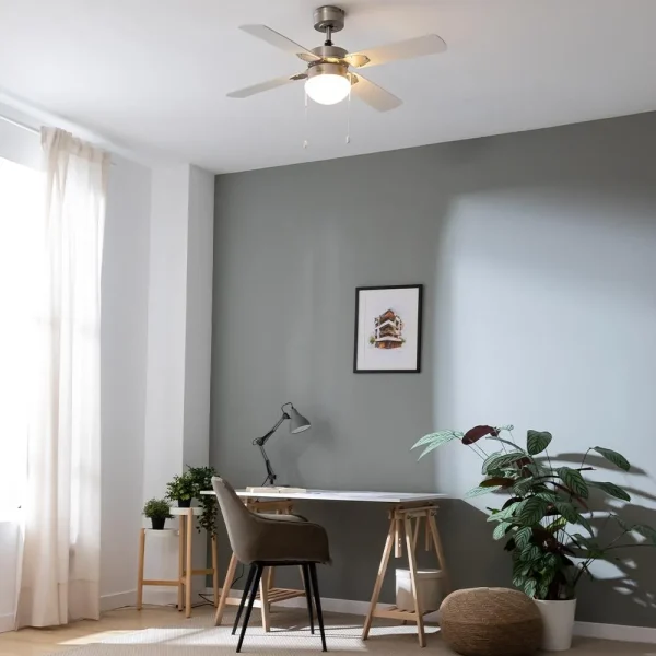 Imagen 2 Ventilador de techo de 42” con luz y 50 W. Sistema EnergySilence, 4 aspas reversibles, 3 velocidades y función invierno-verano para una climatización ideal.