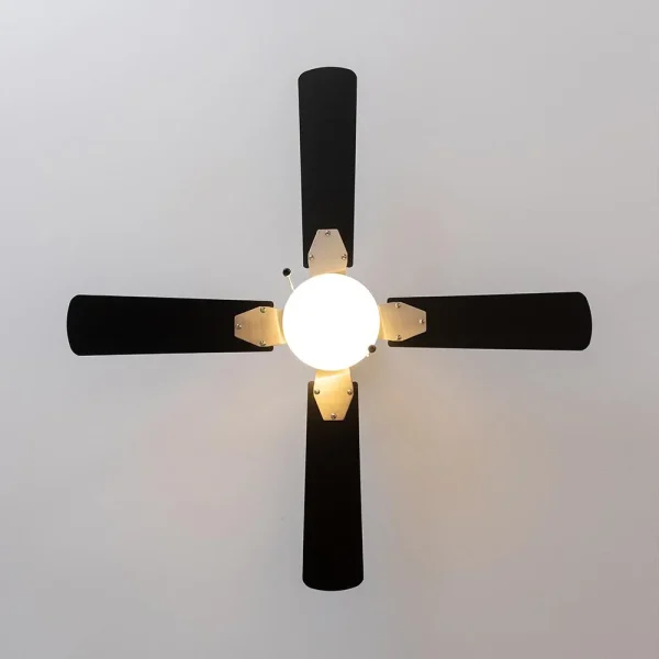 Imagen 3 Ventilador de techo EnergySilence Aero 450 IronBlack de 42” y 50 W. Integra luz, 4 aspas aerodinámicas, 3 velocidades y sistema de inversión de giro.