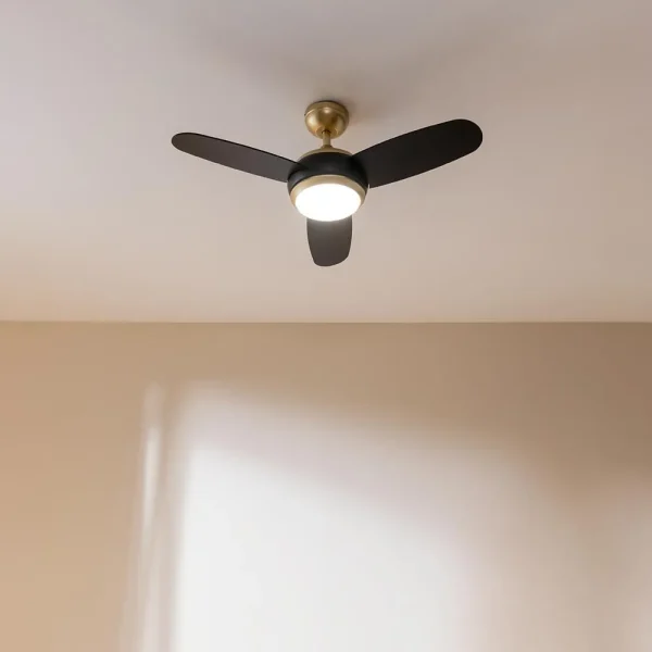 Imagen 3 Ventilador de techo de 42" con luz LED y motor de cobre de 65 W. Diseño reversible GoldBlack, 3 velocidades, temporizador y mando a distancia para máximo confort.