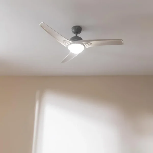 Imagen 3 Ventilador de techo EnergySilence Aero 560 IronWhite de 52” con luz LED 18W. Motor de 62W, 3 aspas, mando a distancia y función verano/invierno.