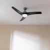Imagen 3 Ventilador de techo de 52” con luz LED 18W y motor de 62W. Incluye 3 aspas, mando a distancia, temporizador y función verano/invierno para máximo confort.