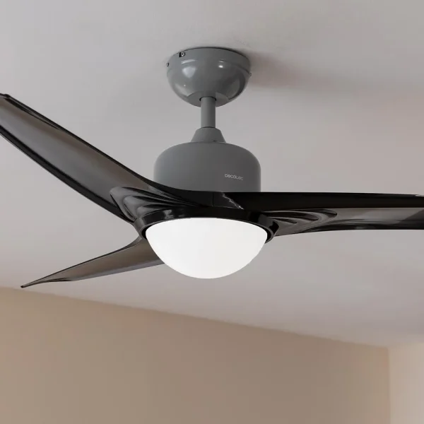 Imagen 6 Ventilador de techo de 52” con luz LED 18W y motor de 62W. Incluye 3 aspas, mando a distancia, temporizador y función verano/invierno para máximo confort.