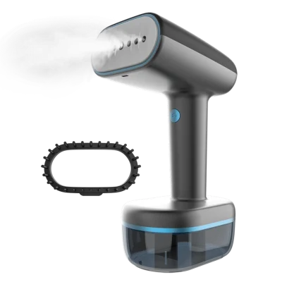Vista frontal de la plancha vertical IronHero 1800 Force de Cecotec con suela cerámica y depósito de agua