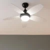 Imagen 3 Ventilador de techo de 42 pulgadas con motor de 53 W y luz LED integrada. Incluye mando a distancia, temporizador y 5 aspas reversibles para máximo confort.