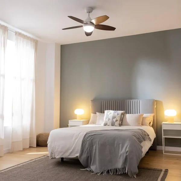 Imagen 4 Ventilador de techo de 42” con motor de 53 W, luz LED 15 W y diseño White&DarkWood. Incluye mando a distancia, temporizador y función verano/invierno.