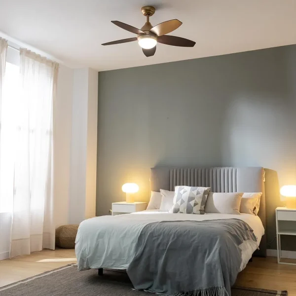 Imagen 4 Ventilador de techo de 42” con luz LED de 15W y acabado GoldDarkWood. Motor de 53W, 3 tonalidades de luz, mando a distancia y temporizador programable.