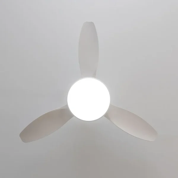 Imagen 5 Ventilador de techo con motor DC de 35 W y luz LED integrada. Modelo silencioso de 48" con mando a distancia, temporizador y 6 velocidades de funcionamiento.