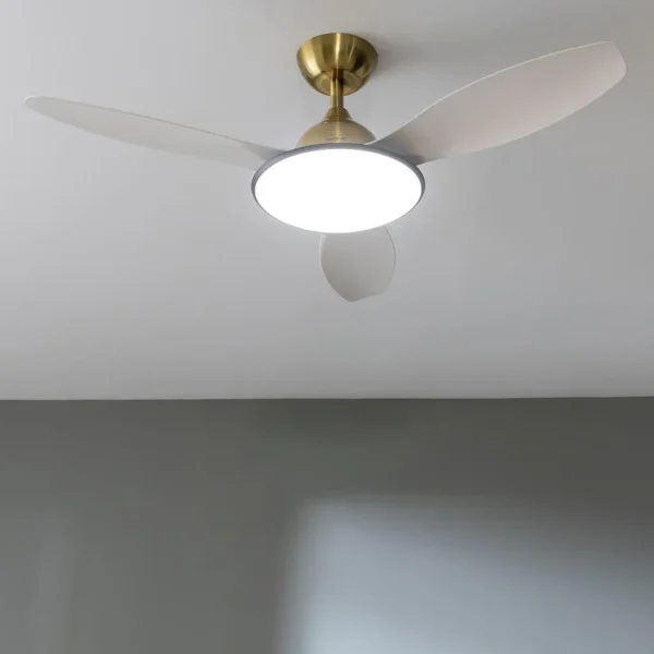 Imagen 3 Ventilador de techo EnergySilence 4800 Light GoldWhite con motor DC de 35 W, luz LED, mando a distancia, temporizador y función verano/invierno. 48 pulgadas.