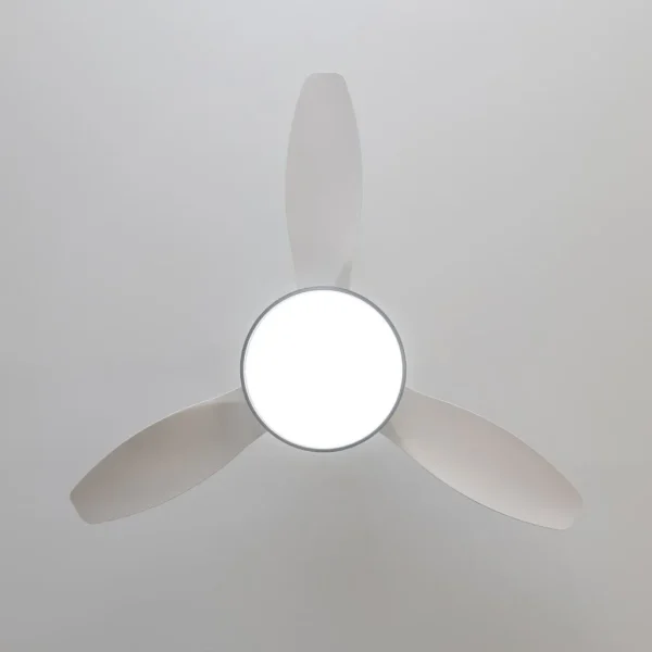 Imagen 5 Ventilador de techo EnergySilence 4800 Light GoldWhite con motor DC de 35 W, luz LED, mando a distancia, temporizador y función verano/invierno. 48 pulgadas.