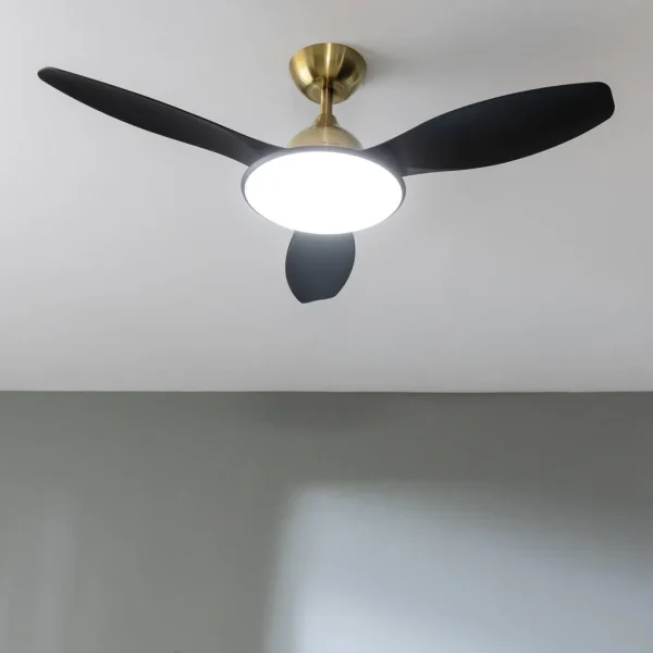 Imagen 3 Ventilador de techo EnergySilence 4800 Light GoldBlack con motor DC de 35 W. Luz LED, 48 pulgadas, 6 velocidades, temporizador y función verano/invierno.